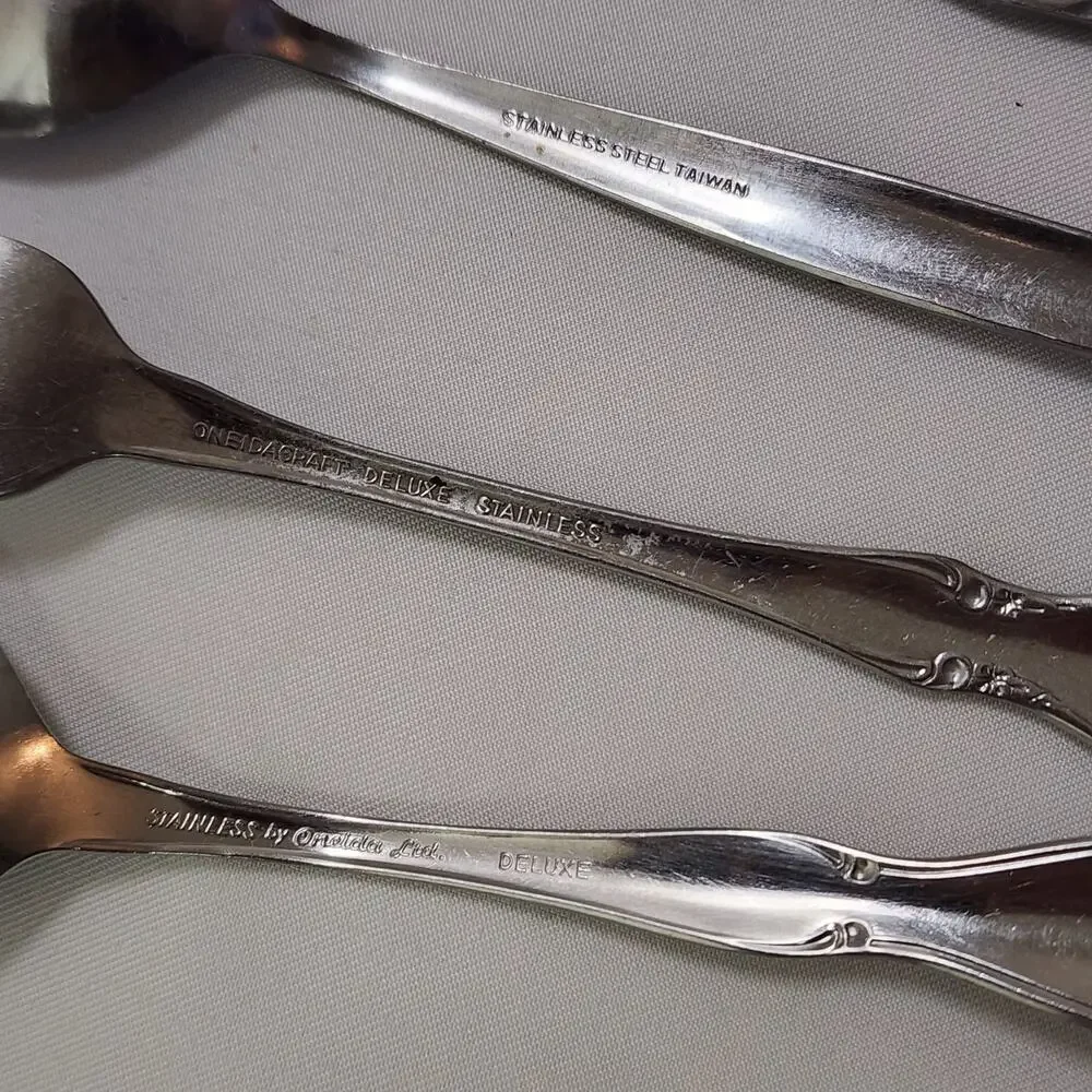 Miscellaneous 15 Piece Utensils Lot Oneida Rogers Spoons Butter Knife Fork